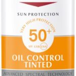 EUCERIN Sun Oil Control – színezett, közepesen sötét, SPF50+, 50ml